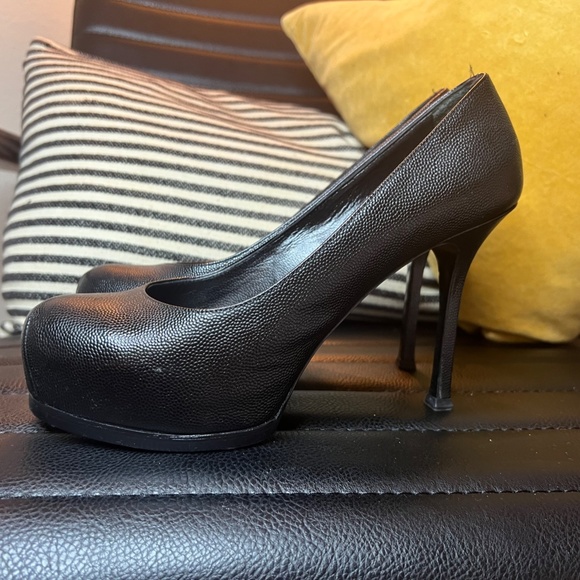 YSL Saint Laurent pebbled leather tribute two covered platform heeled pump. - Picture 5 of 7